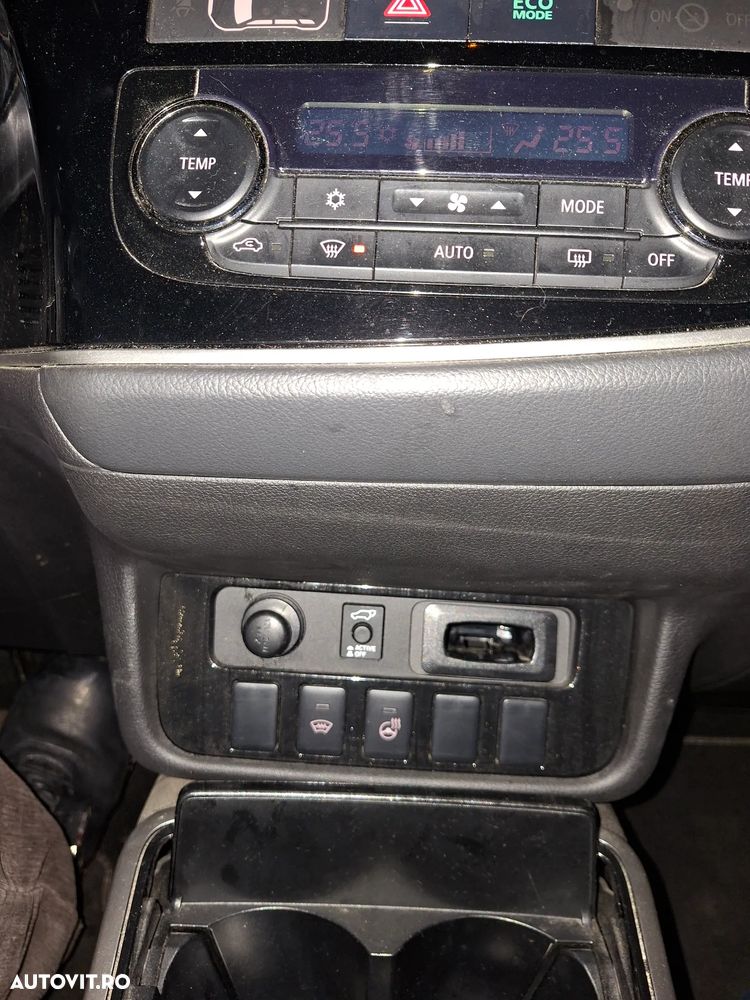 Mitsubishi Outlander 2.0 4WD Top - 18