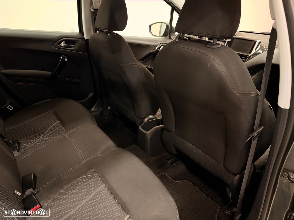Peugeot 208 - 10
