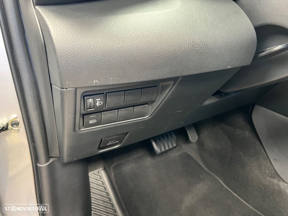 Toyota Yaris Cross 1.5 HDF Comfort Plus - 32