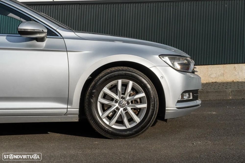 VW Passat Variant 1.6 TDI Confortline DSG - 32