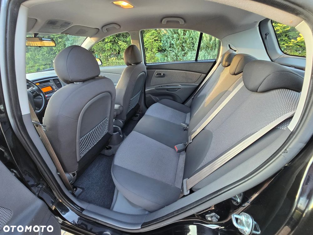 Kia Rio - 11