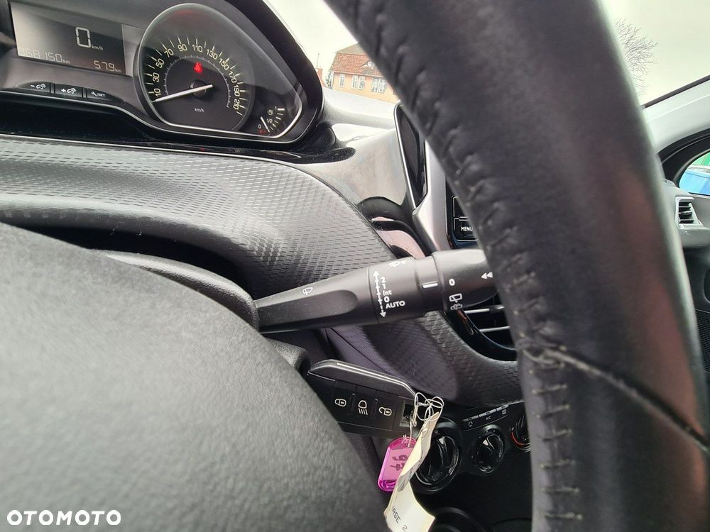 Peugeot 2008 1.2 Pure Tech GPF Signature S&S - 25