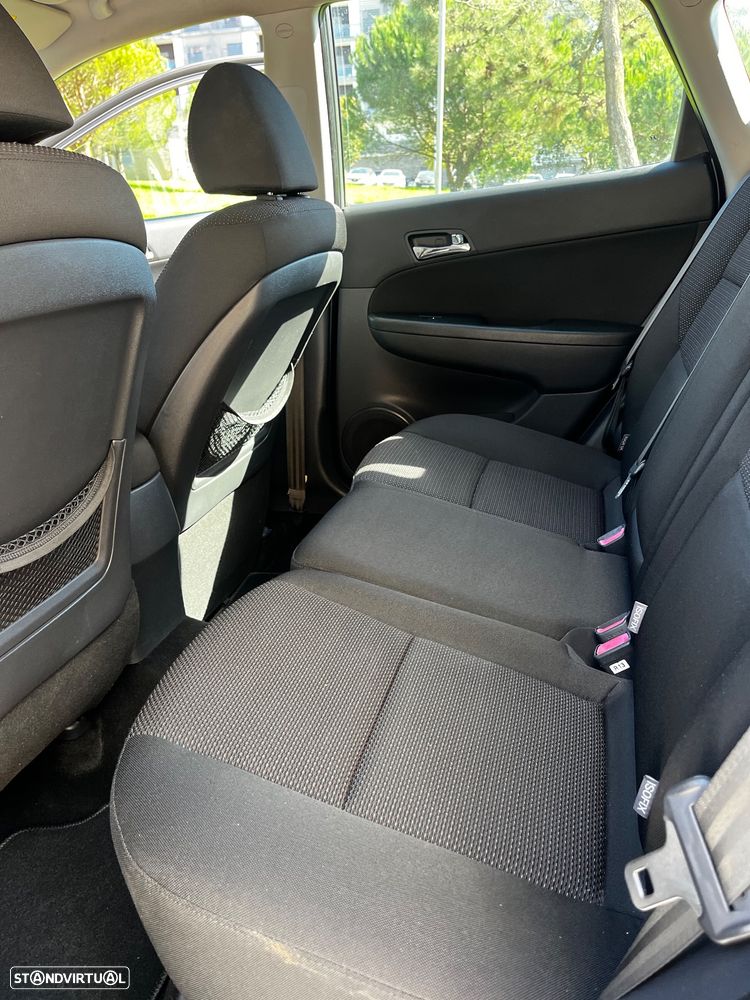 Hyundai i30 1.6 CRDI Blue Comfort CPF - 22