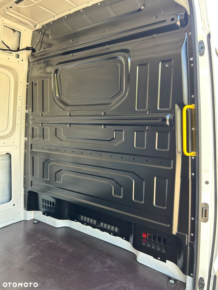 Volkswagen CRAFTER L5H2 NAJDŁUŻSZY LONG / POLIFT VIRTUAL / GWARANCJA + PAKIET SERWISOWY DO 2030 ROKU / JEDYNIE 5 TYŚ. KM PRZEBIEGU / KAMERA COFANIA / SILNIK 140 KM !! - 17