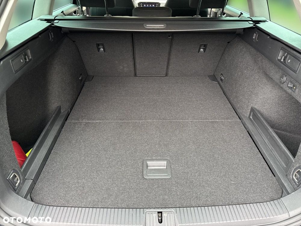 Volkswagen Passat - 18