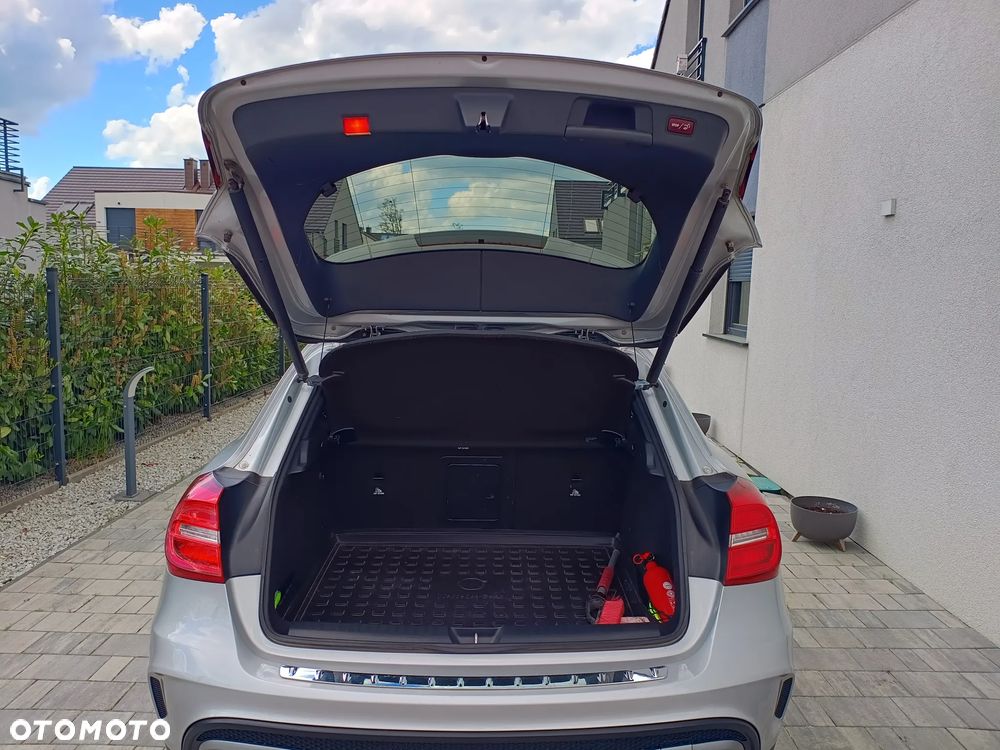 Mercedes-Benz GLA 250 4Matic 7G-DCT AMG Line - 6