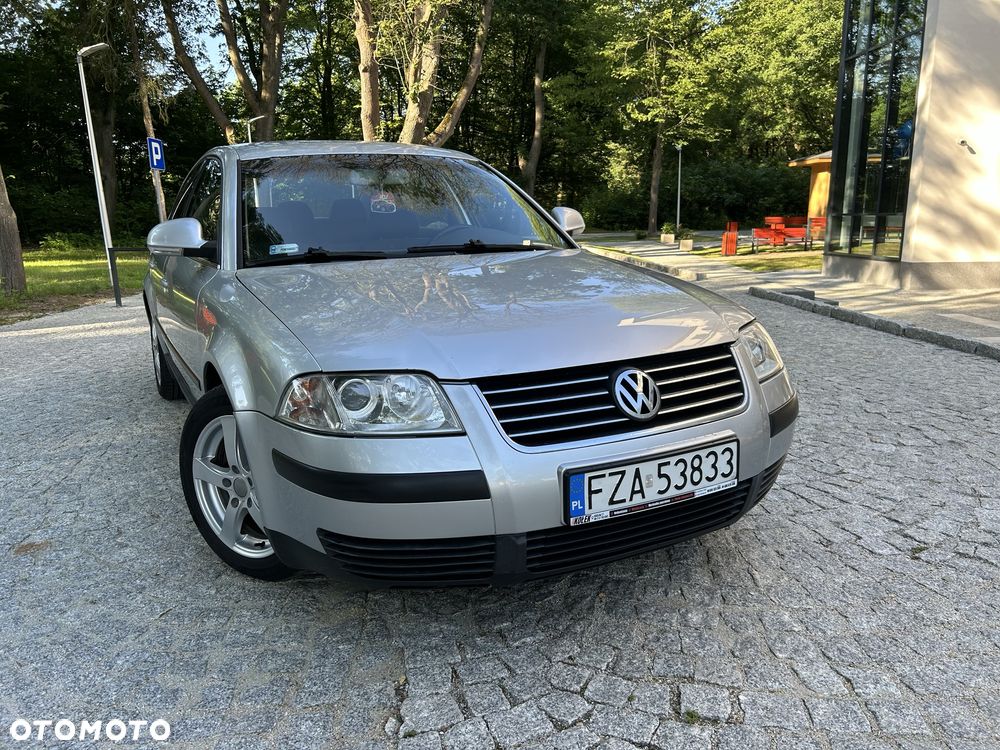 Volkswagen Passat - 1