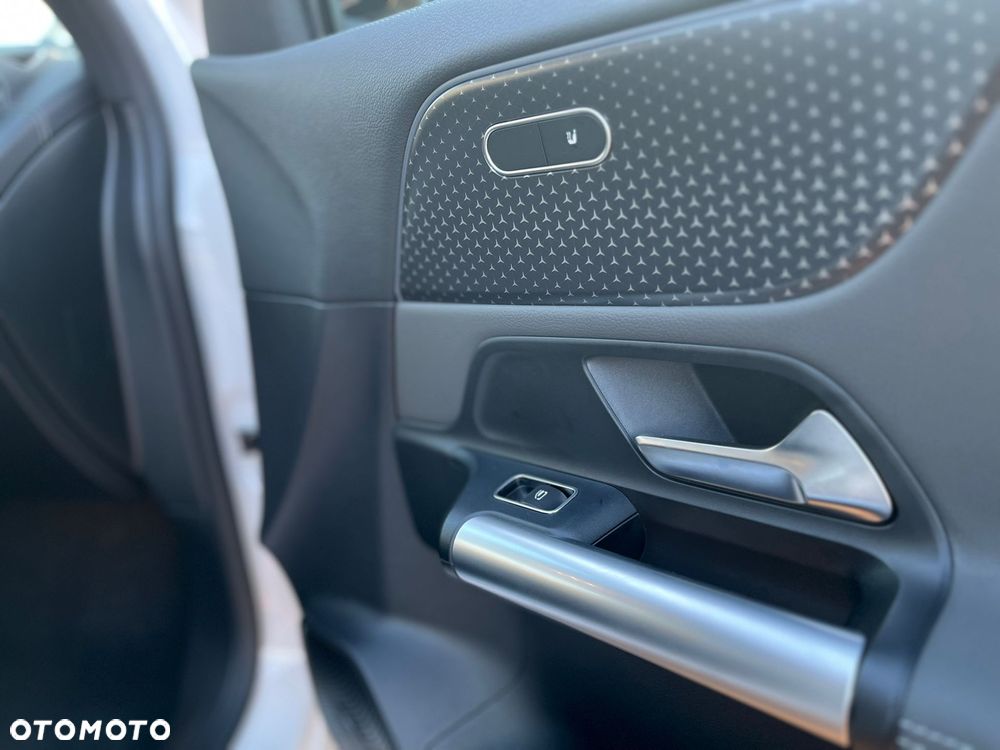 Mercedes-Benz EQA - 22