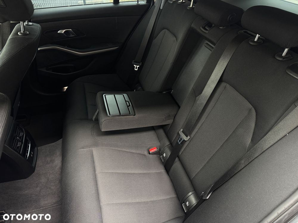 BMW Seria 3 318d Business Edition - 28