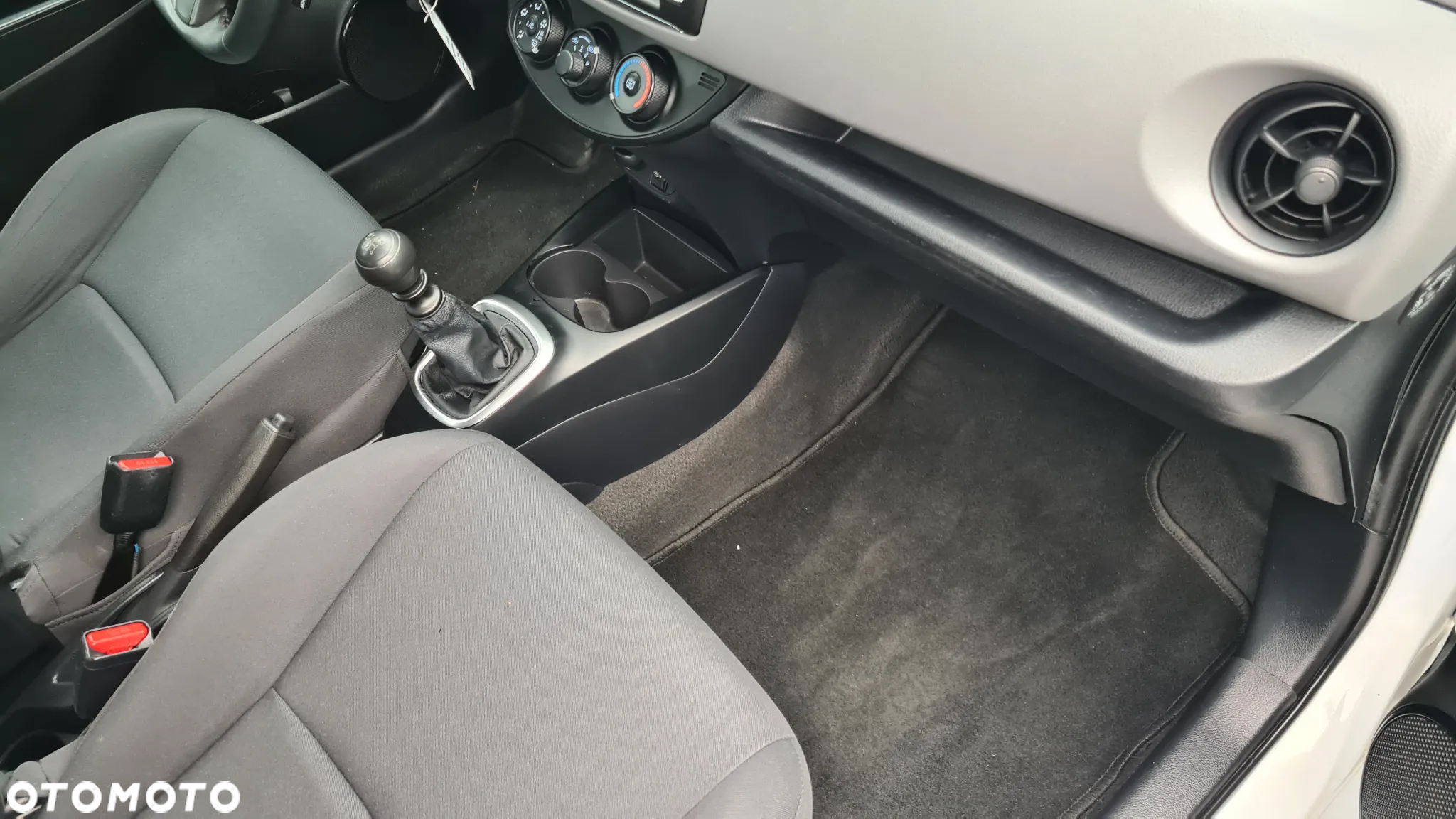 Toyota Yaris 1.5 Dynamic - 16