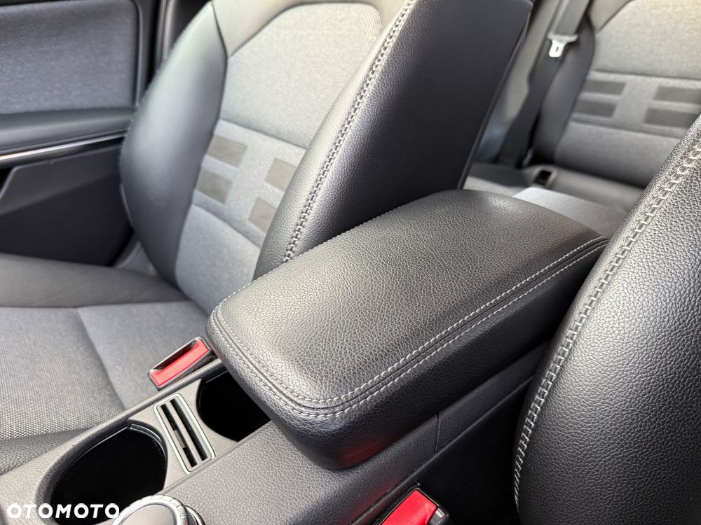 Mercedes-Benz GLA - 23