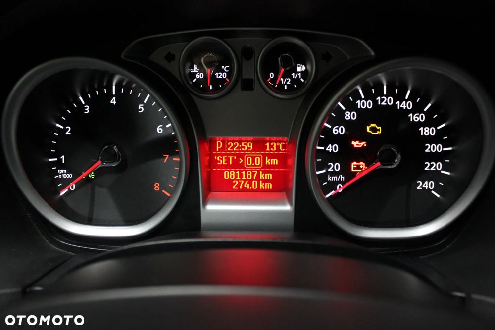 Ford Focus 2.0 Ghia - 11