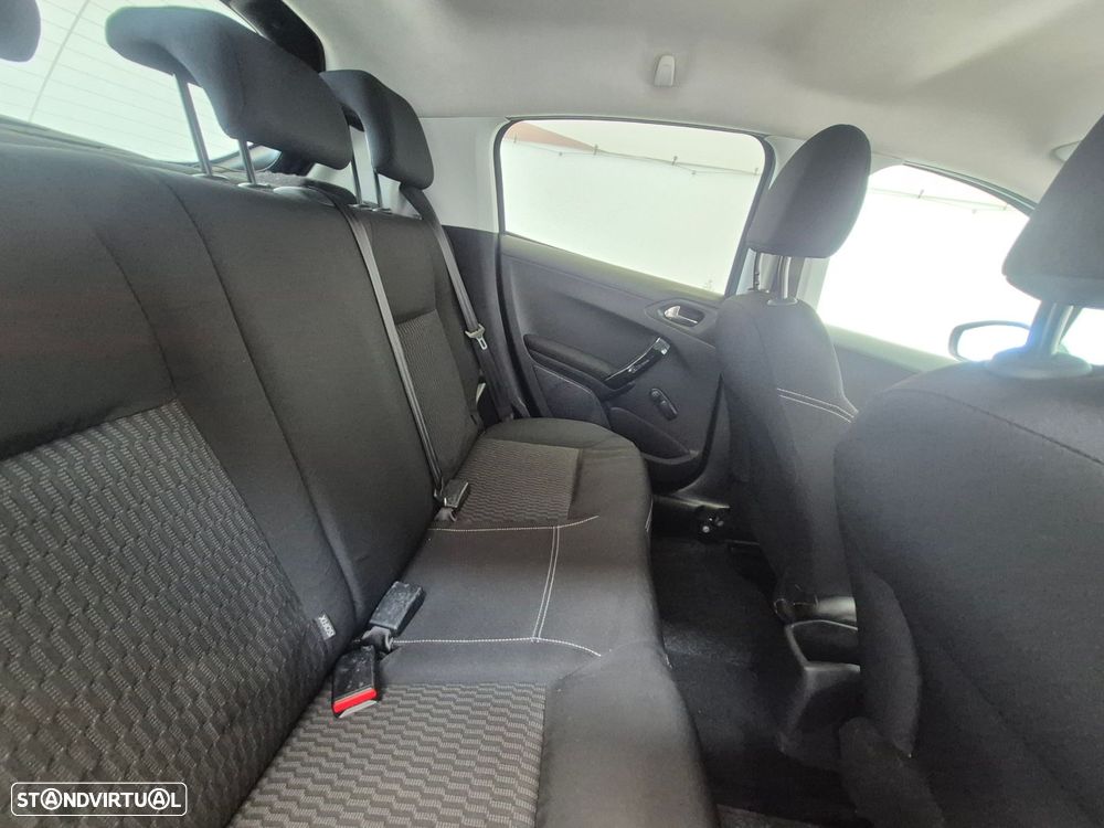 Peugeot 208 1.6 BlueHDi Style — fotografia 18