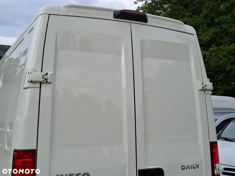 Iveco Daily 35S13 L2H2 ŚREDNIAK Klima HAK 3500KG - 15