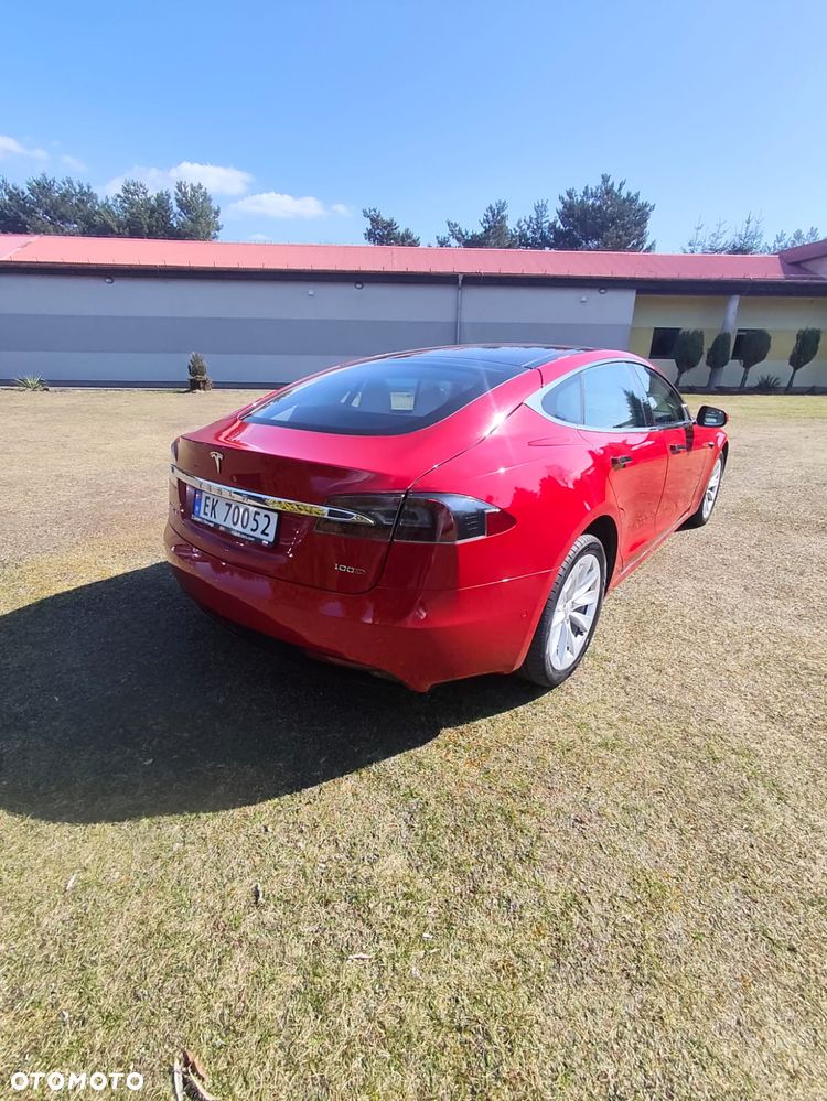 Tesla Model S - 3