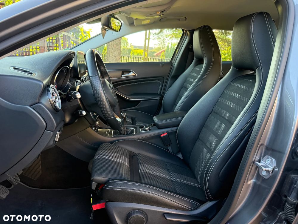Mercedes-Benz GLA 180 UrbanStyle Edition - 17