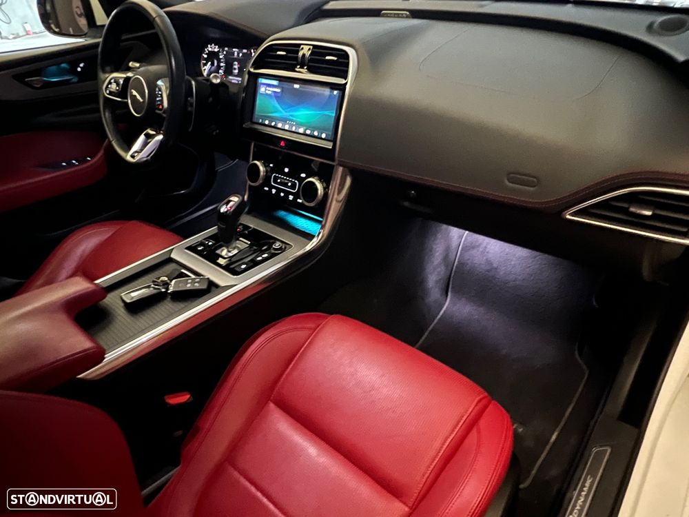 Jaguar XE 2.0 D R-Dynamic S - 14