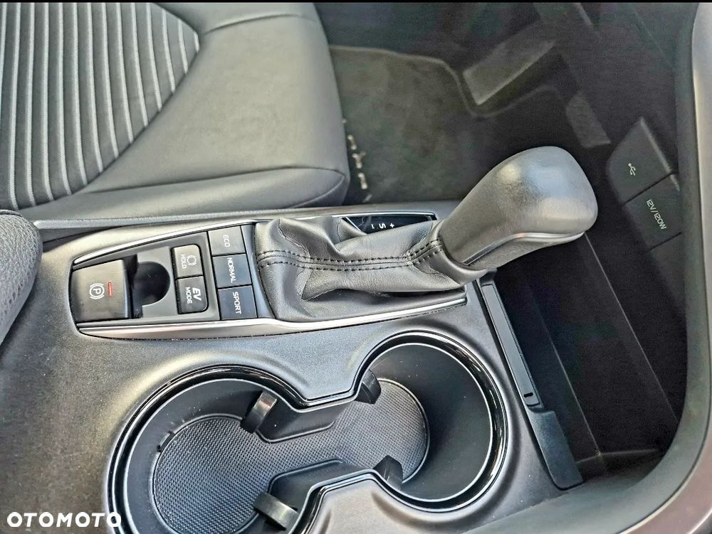 Toyota Camry 2.5 Hybrid Prestige CVT - 24