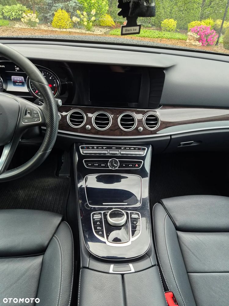 Mercedes-Benz Klasa E 220 d 4-Matic 9G-TRONIC - 9