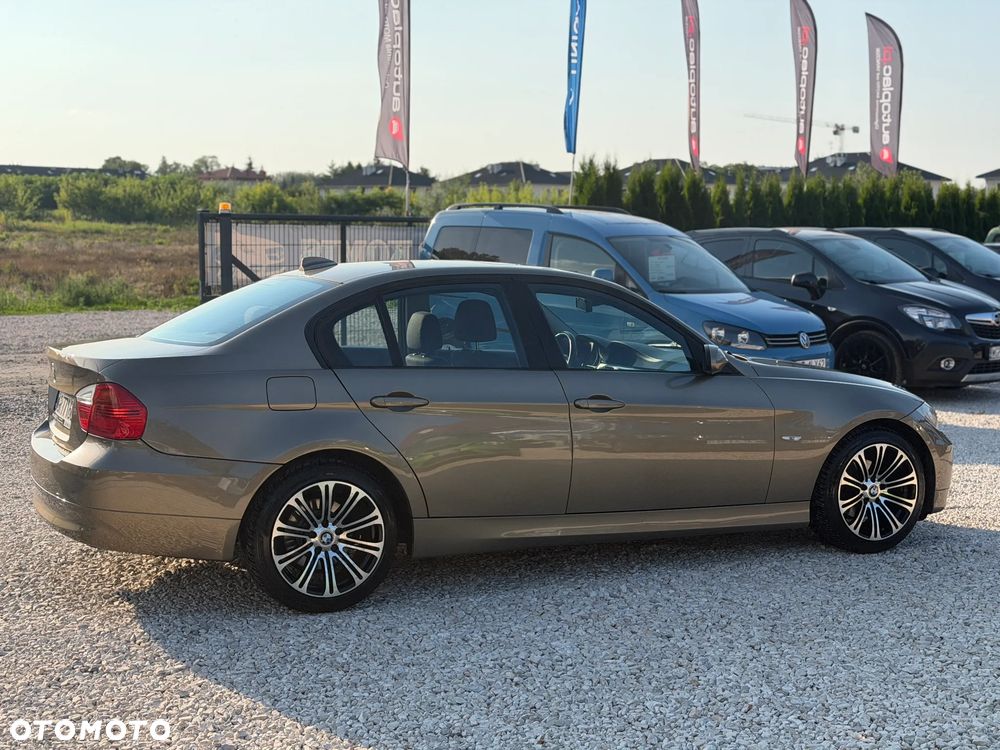 BMW Seria 3 320i - 10