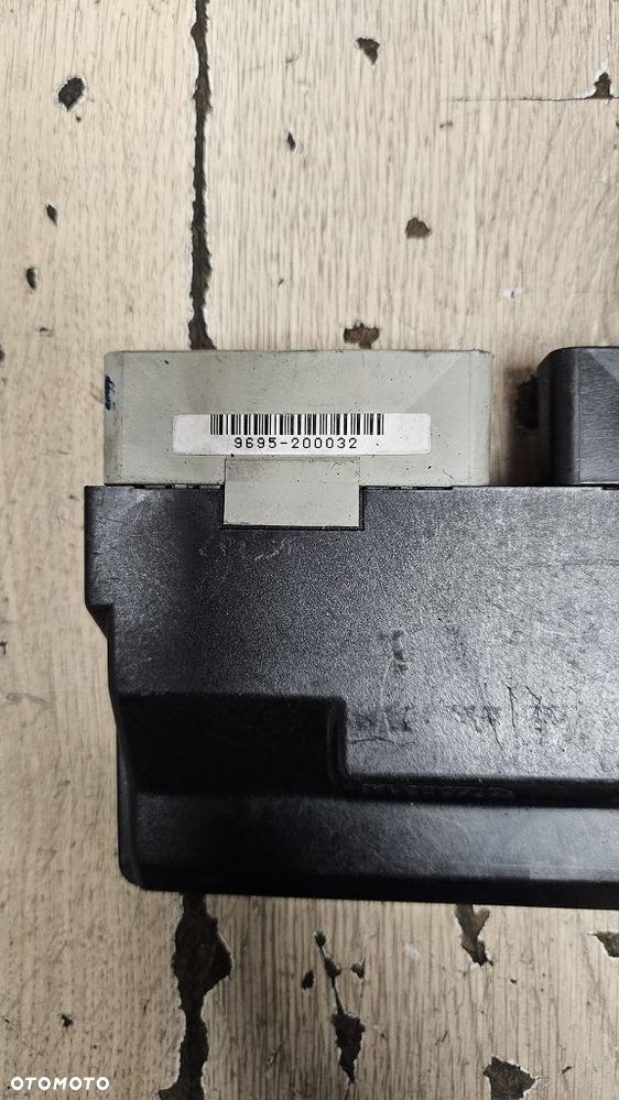 Moduł zapłonowy ECU Honda VFR 800 V-Tec RC46  38770-MCW-D02 - 3