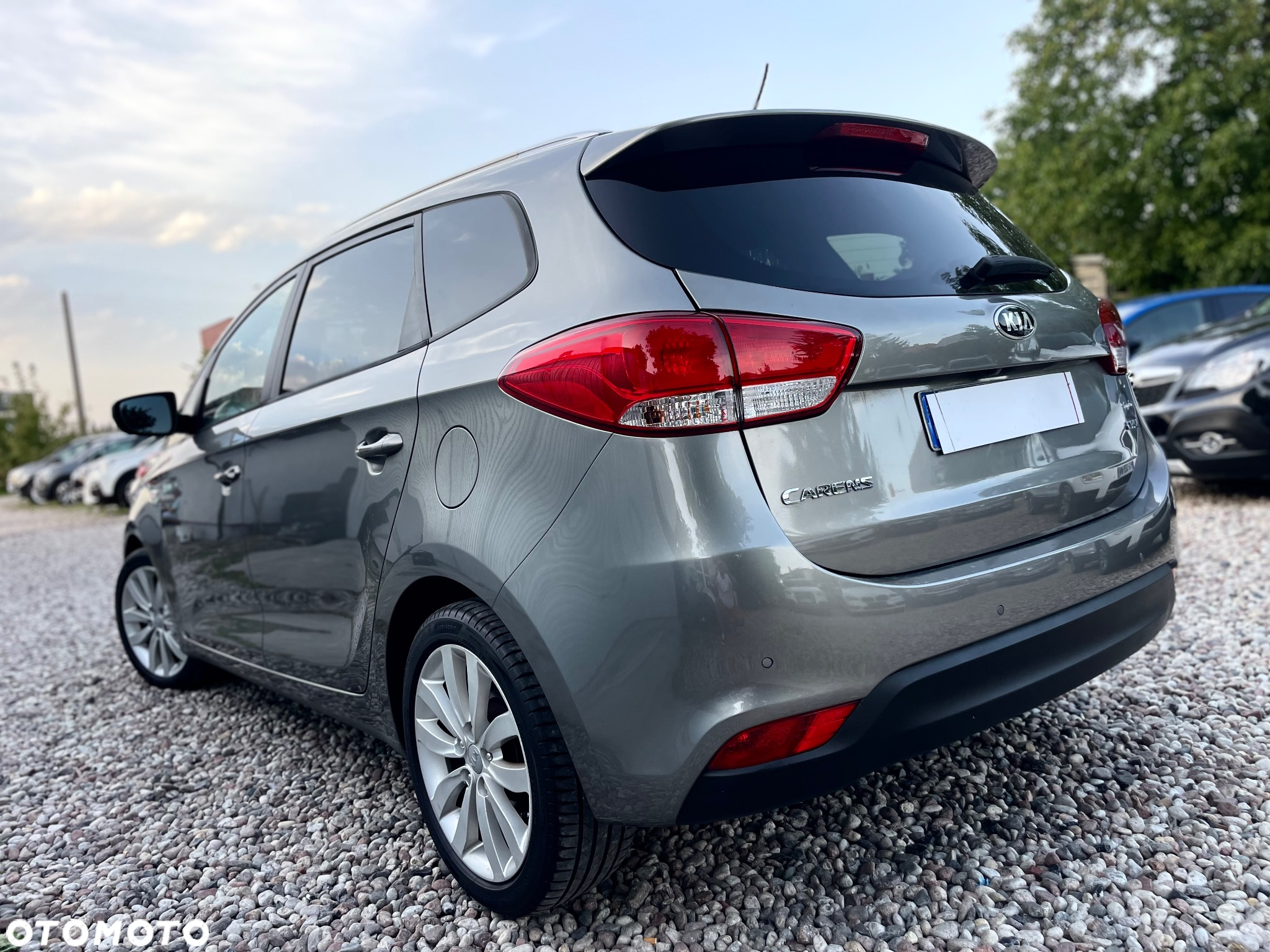 Kia Carens 1.7 CRDi 115 Dream Team Edition - 4