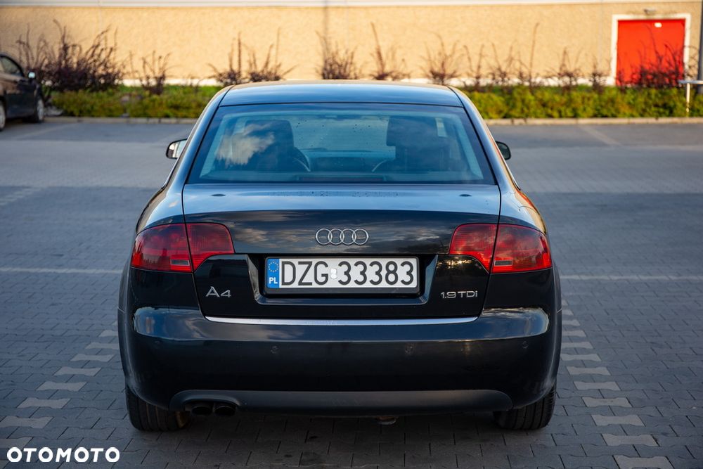 Audi A4 Limousine - 11