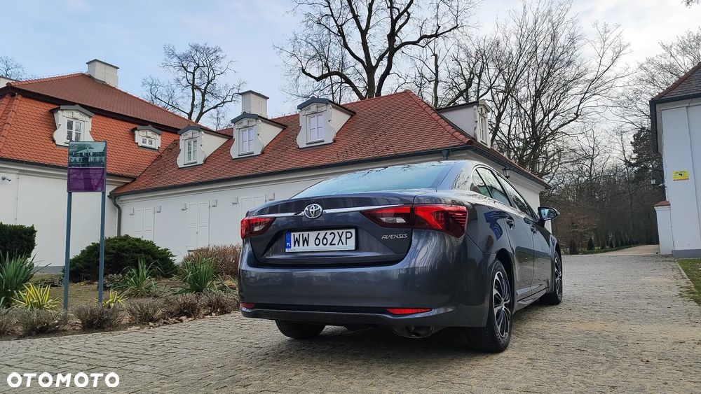 Toyota Avensis - 8