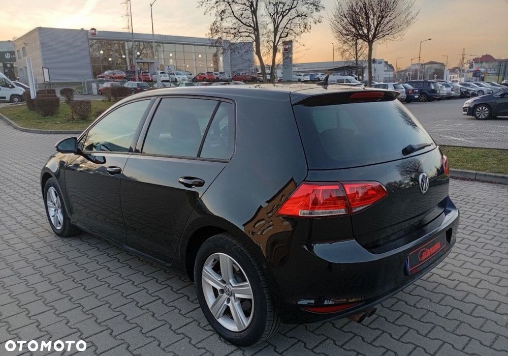 Volkswagen Golf - 10