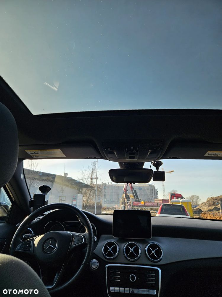 Mercedes-Benz GLA 250 4Matic 7G-DCT - 17