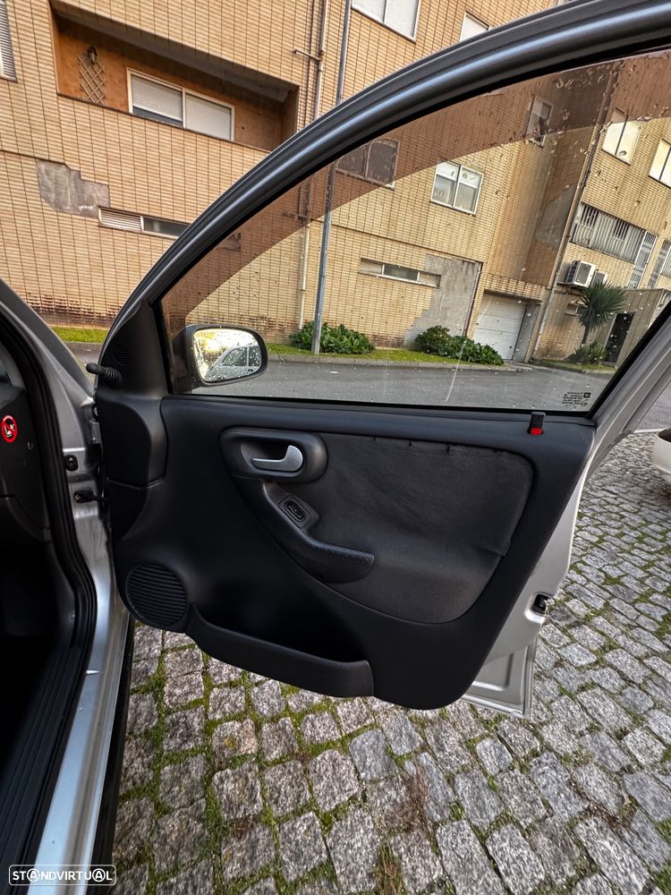 Opel Corsa 1.2 16V Confort - 11