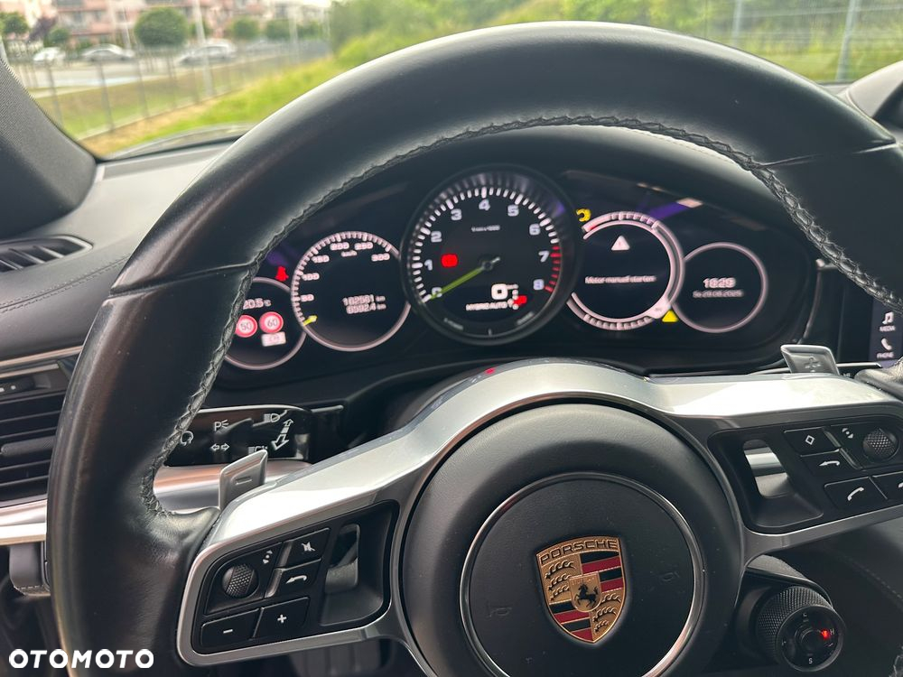 Porsche Panamera 4 E-Hybrid - 10