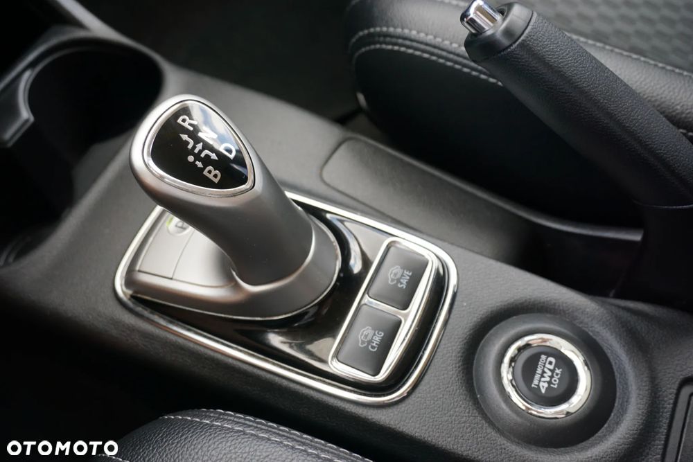 Mitsubishi Outlander Instyle NAVI + - 21