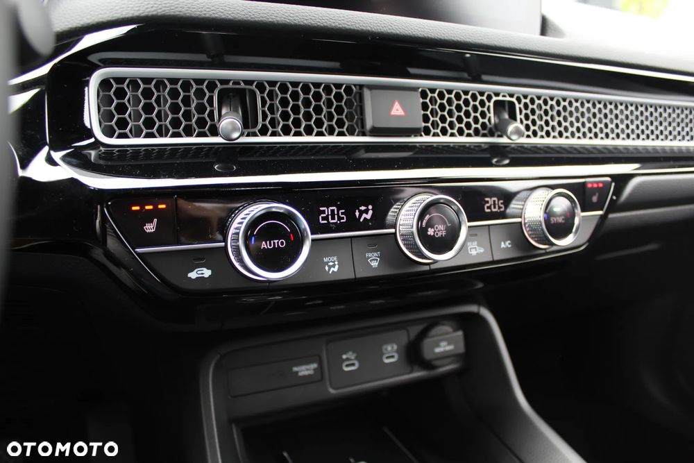 Honda Civic 2.0 i-MMD Elegance CVT - 24