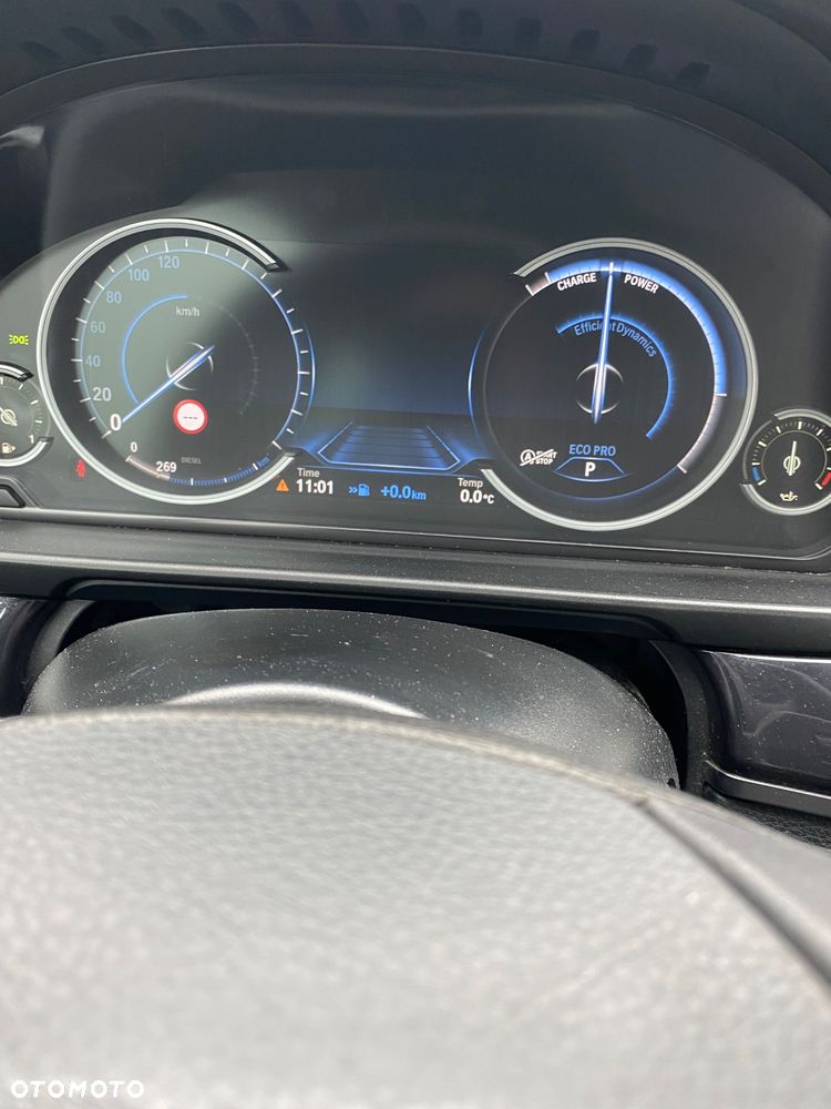 BMW Seria 5 525d xDrive - 26