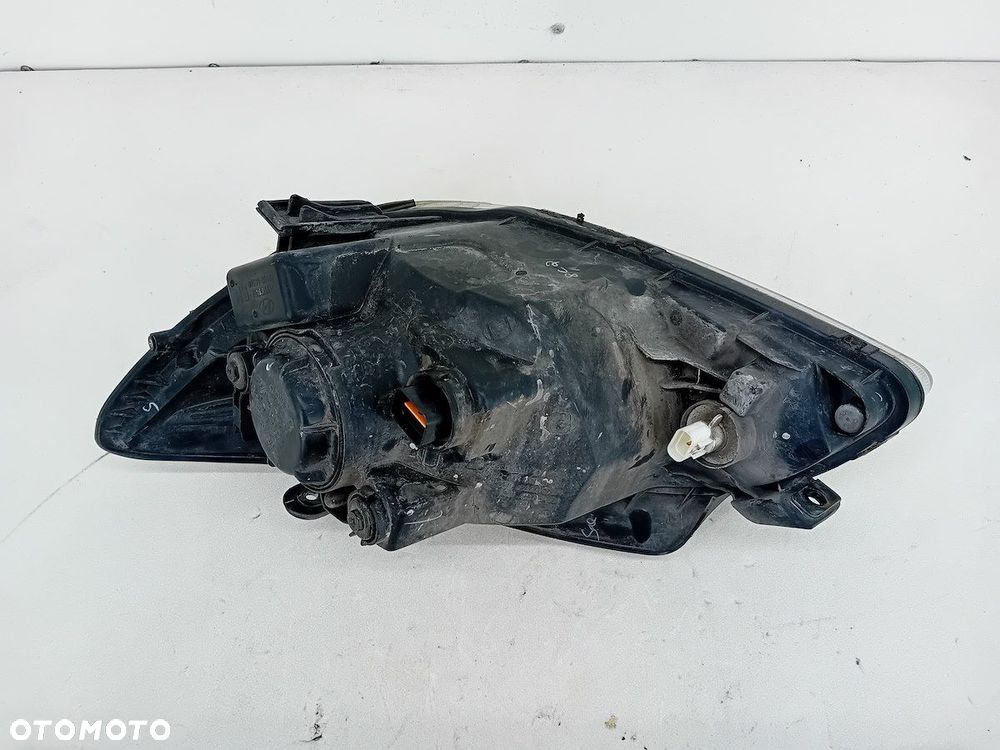 LAMPA PRZÓD PRAWA HYUNDAI GETZ 92102-0B500 - 2
