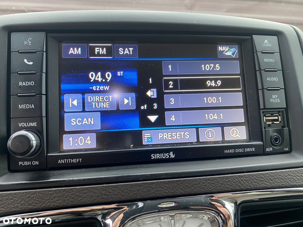 Chrysler Town & Country - 13