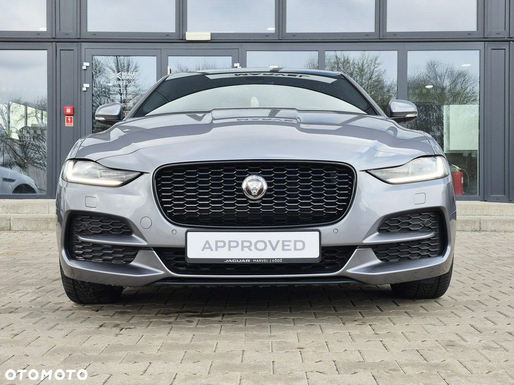 Jaguar XE 2.0 D200 mHEV AWD SE - 4