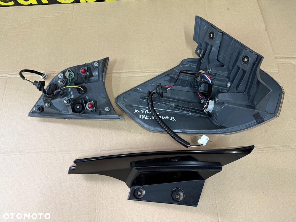 NISSAN X-TRAIL III T32 13-17 LAMPA PRAWA TYLNA KAROSERYJNA i W KLAPĘ KOMPLET - 5