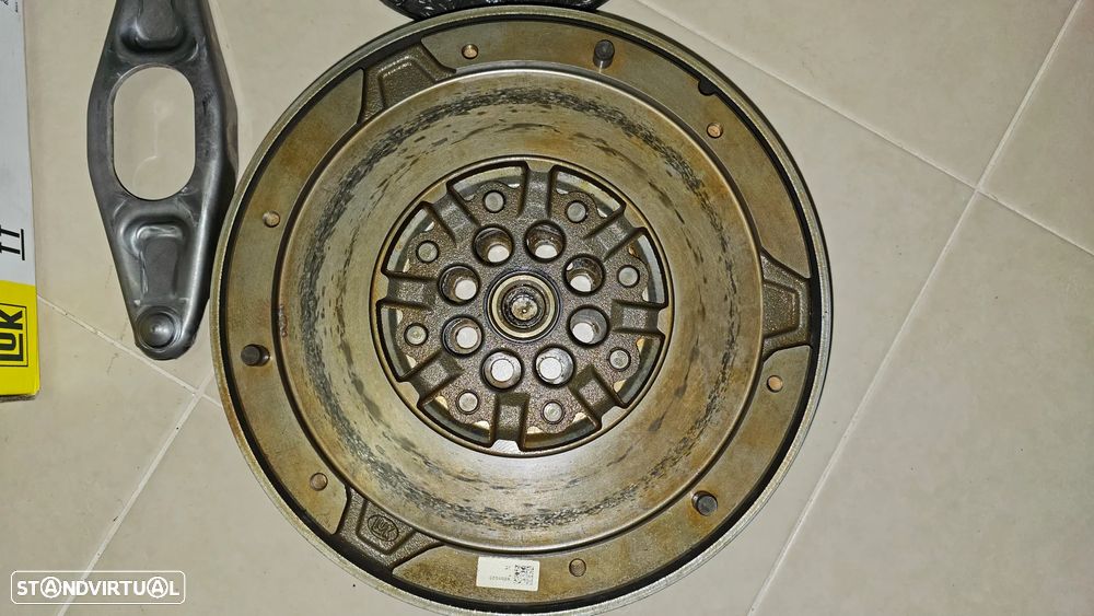 Kit de embraiagem completo LUK REPSET DMF Bmw 240mm semi novo - 3