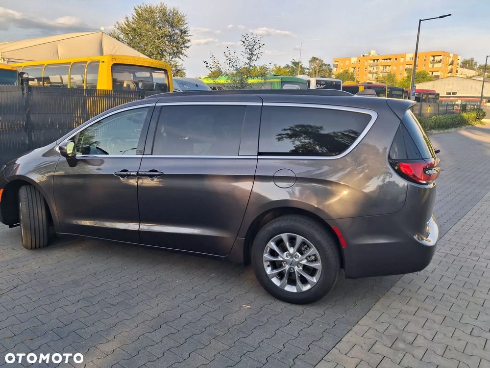 Chrysler Pacifica - 14