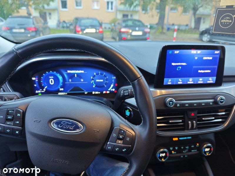 Ford Focus 1.0 EcoBoost Hybrid TITANIUM - 10