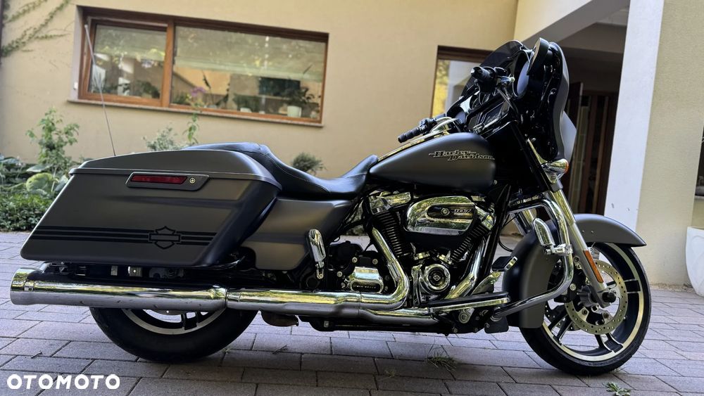 Harley-Davidson Touring Street Glide - 2