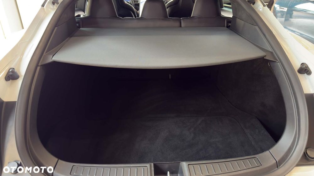 Tesla Model S - 9