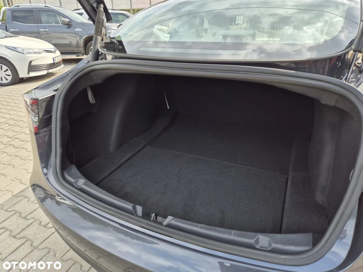 Tesla Model 3 Long Range AWD - 3