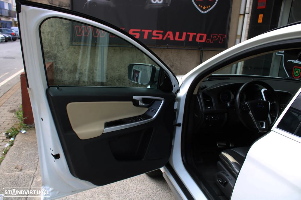 Volvo XC 60 2.0 D3 R-Design Geartronic - 20