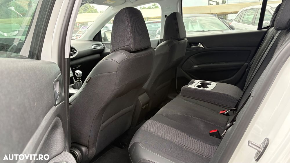 Peugeot 308 1.2 L PureTech Turbo S&S Allure - 6