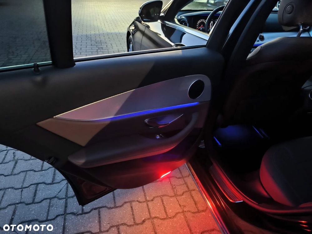 Mercedes-Benz Klasa E 200 d 9G-TRONIC - 36
