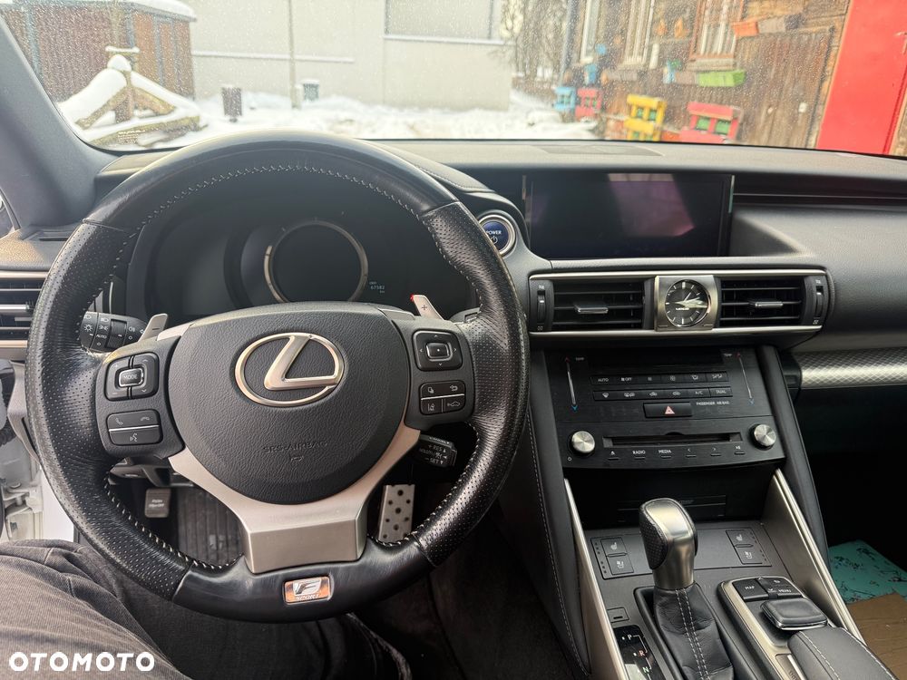Lexus IS 300h F Sport Edition - 6