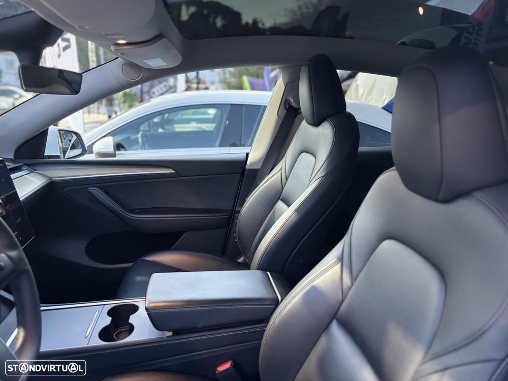 Tesla Model Y Standard RWD - 8
